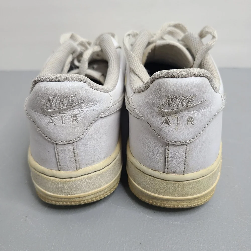 Nike Air Force 1 AF1 Shoes Youth‎ Size 5.5Y Triple White Low Sneakers 314192-117